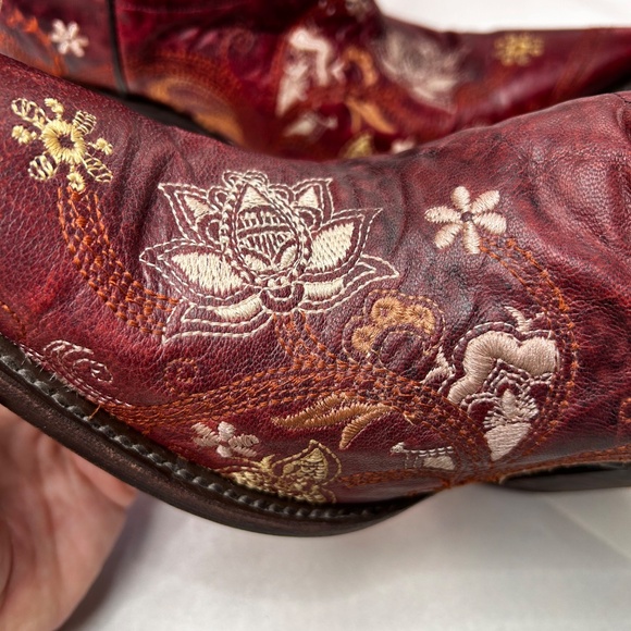 Lucchese 1883 Women's Burgundy Embroidered Cowboy Boots - Picture 4 of 8